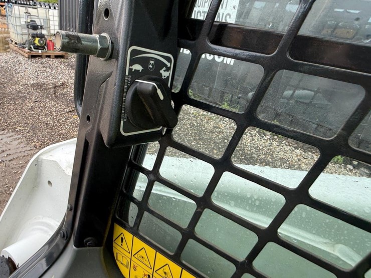 2023-bobcat-t770-image-23