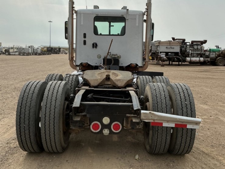 2012-freightliner-coronado-122-sd-image-7
