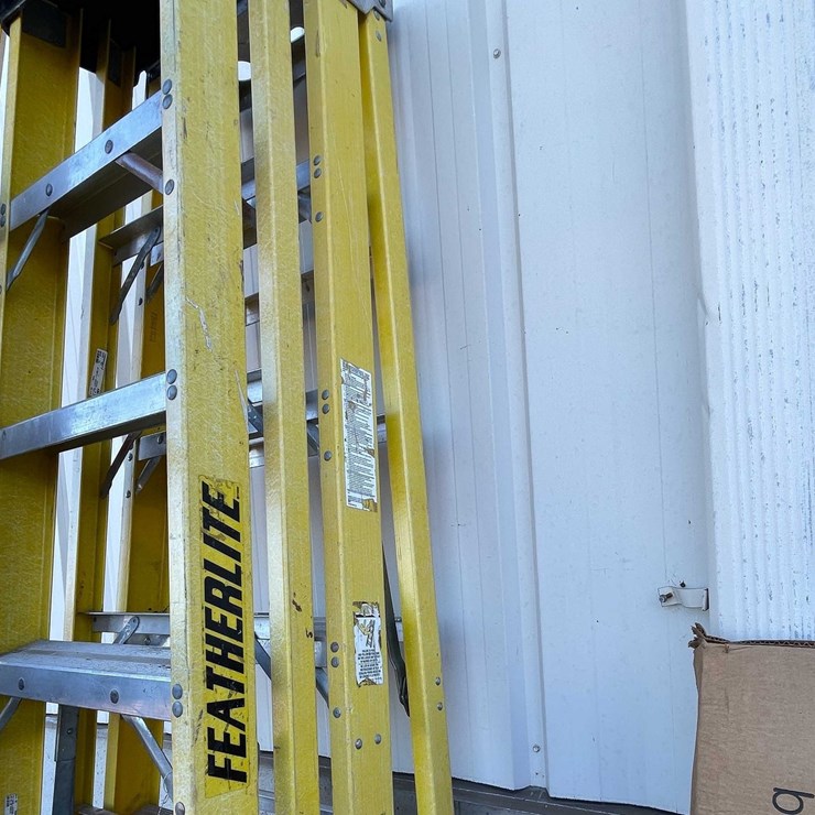 #9146 • 8' Step Ladders (03)