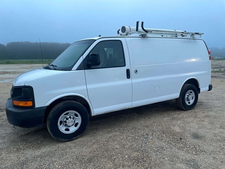 2013-chevrolet-express-2500-image-1
