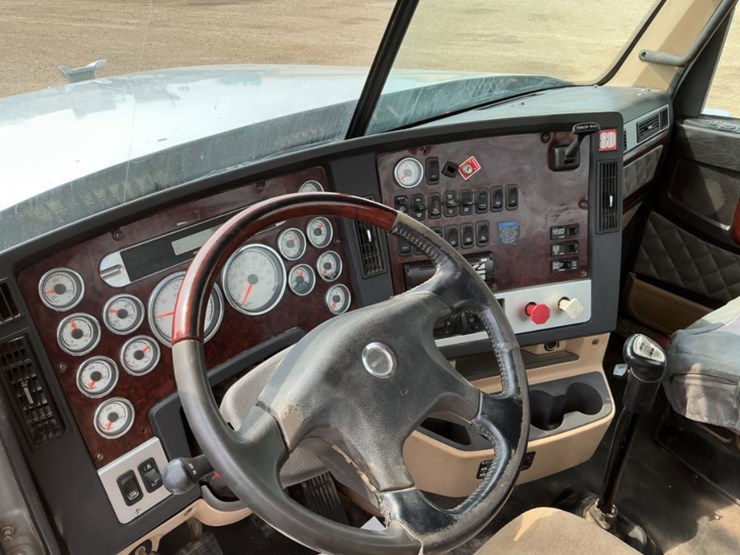 2012-freightliner-coronado-122-sd-image-21