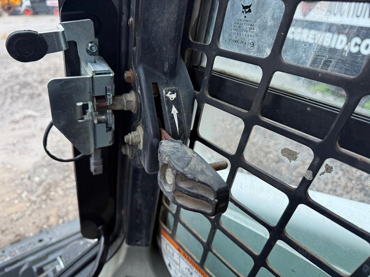 2012-bobcat-t750-image-20