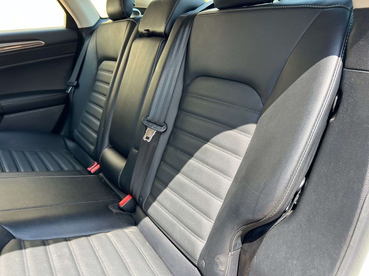 2017-ford-fusion-se-hybrid-(188,193-miles)-image-40
