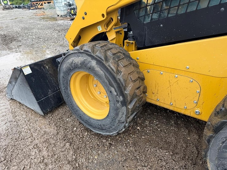 2015-caterpillar-262d-image-17