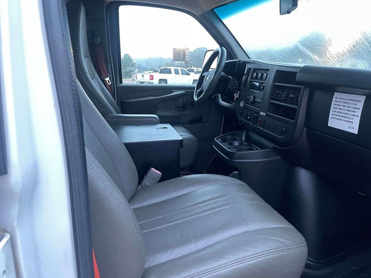 2013-chevrolet-express-2500-image-18