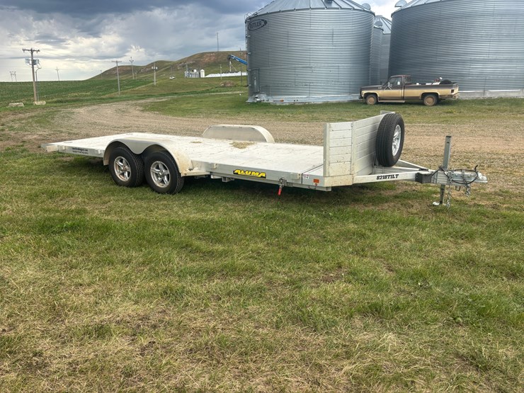 2021-aluma-8218-tilt-trailer-image-3