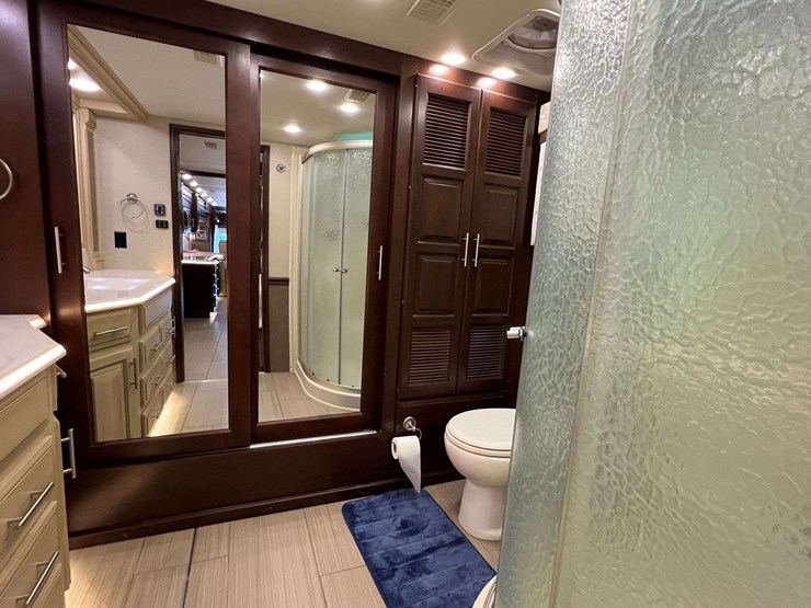 2016-entegra-coach-aspire-44b-mountain-master-luxury-diesel-pusher-motorhome-(51,192-miles)-image-114