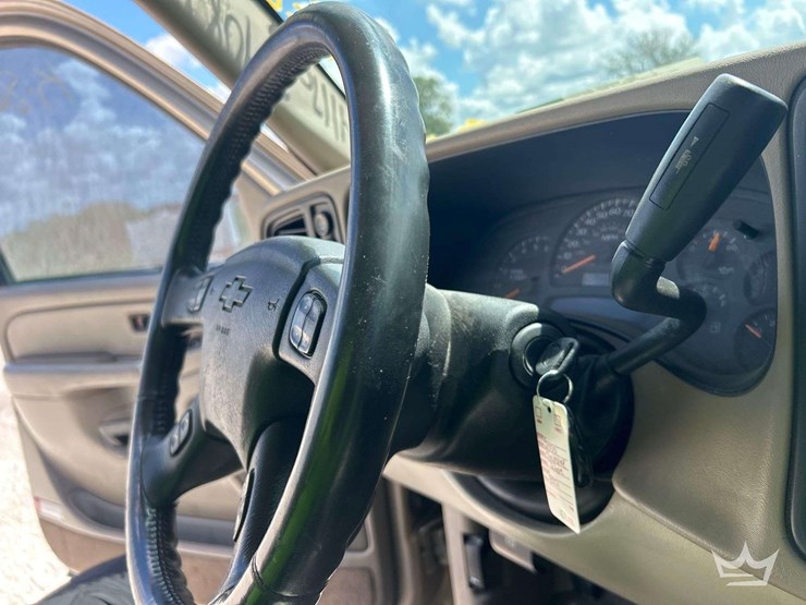 2005-chevrolet-tahoe-image-17