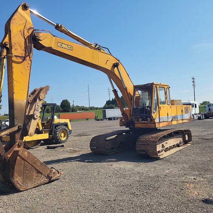 #17314 • KOBELCO EXCAVATOR