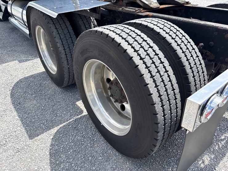 2006-kenworth-w900l-image-21