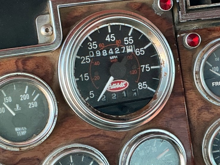 1996-peterbilt-379-image-22
