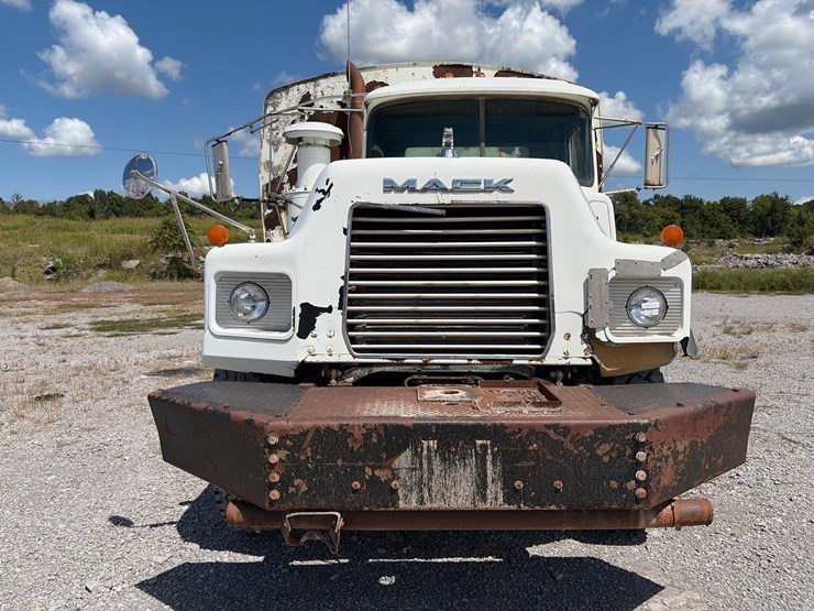 1999-mack-dm690sx-image-31