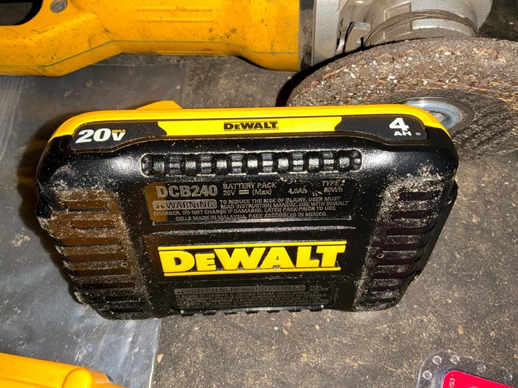#101-•-dewalt-20v-max-power-tool-assortment-with-batteries-and-accessories-image-12