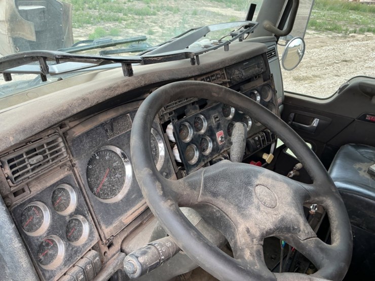 2012-kenworth-t800-image-24