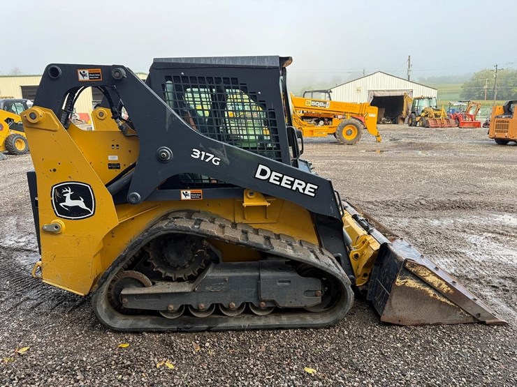 2023-deere-317g-image-5