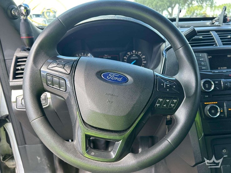 2017-ford-explorer-image-10