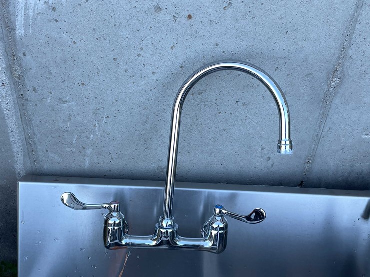 #9132-•-(3)-stainless-steel-sinks-with-eyewash-stations-(o3)-image-6