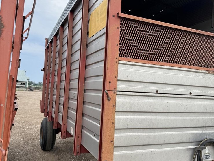 #140-•-h&s-rear-unload-chopper-box-image-5