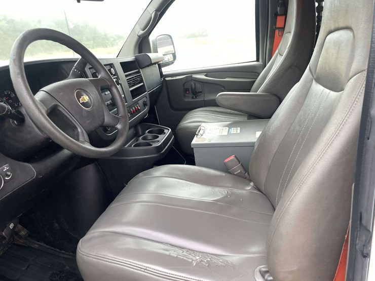 2014-chevrolet-express-2500-image-10