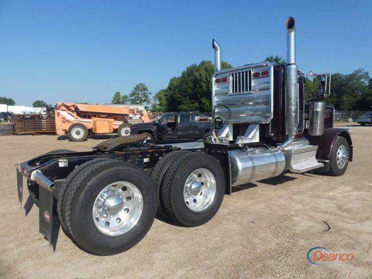 2024-peterbilt-389-image-2