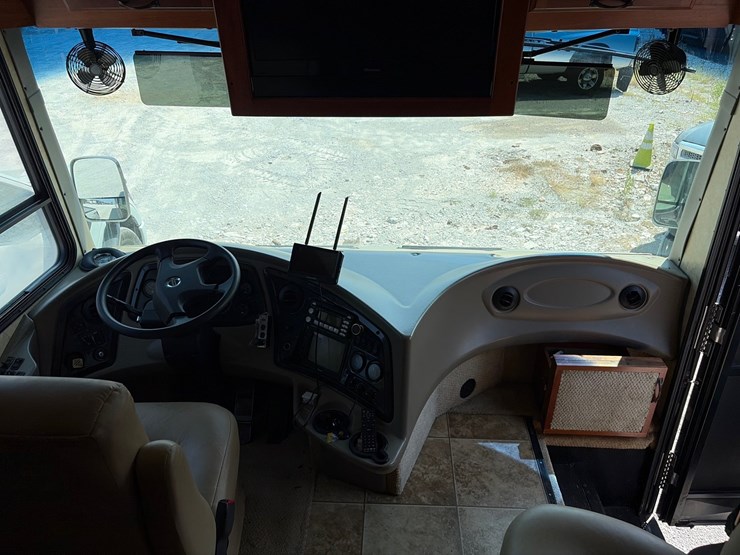 #206-•-2008-coachman-383fws-cross-country-motorhome-image-21