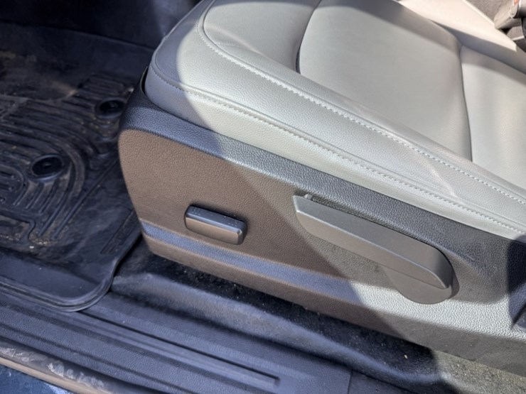 2019-chevrolet-colorado-image-25