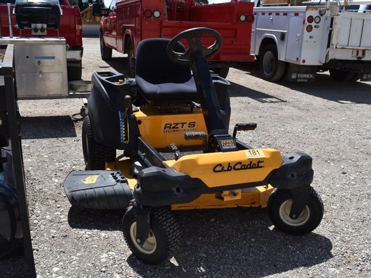 cub-cadet-riding-mower-(serial-#-1c265h20245)-(showing-appx-332-hours,-up-t-image-1