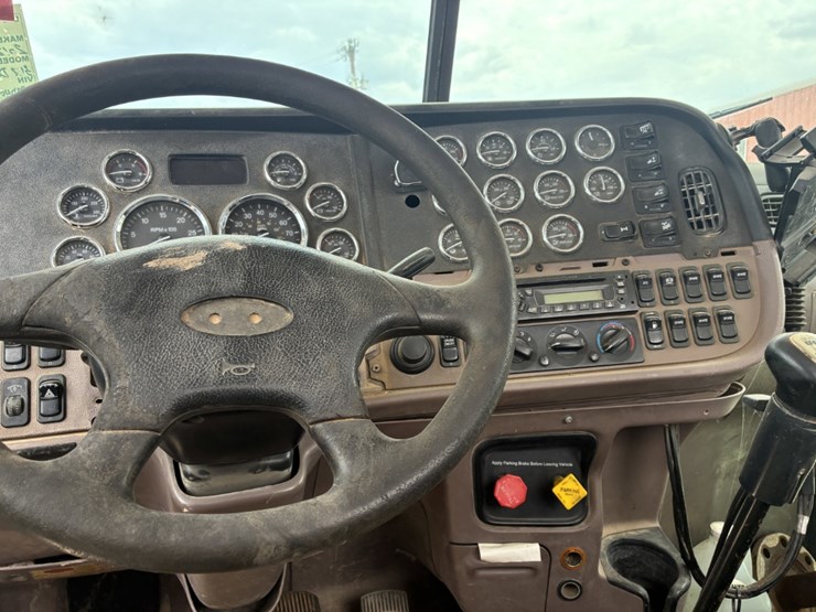 2012-peterbilt-367-image-9