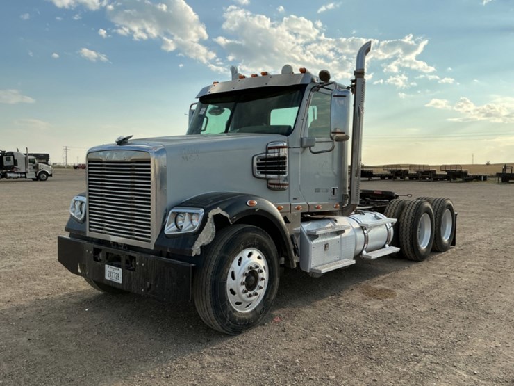 2011-freightliner-coronado-122-sd-image-3