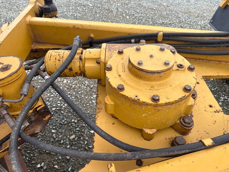 caterpillar-160m-awd-image-28
