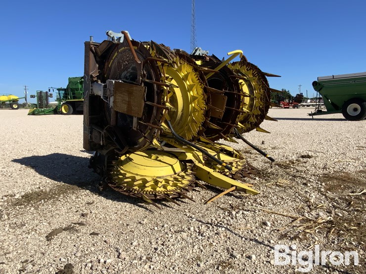 2022-john-deere-772-image-3