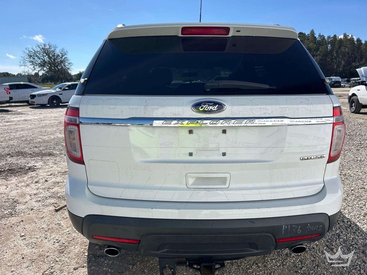 2015-ford-explorer-image-21