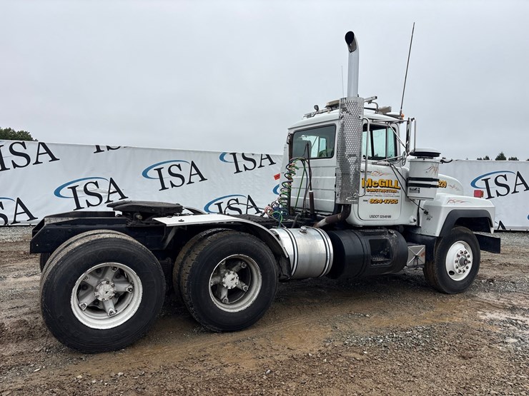 #61467-•-1991-mack-rd360s-day-cab-truck-tractor-image-5