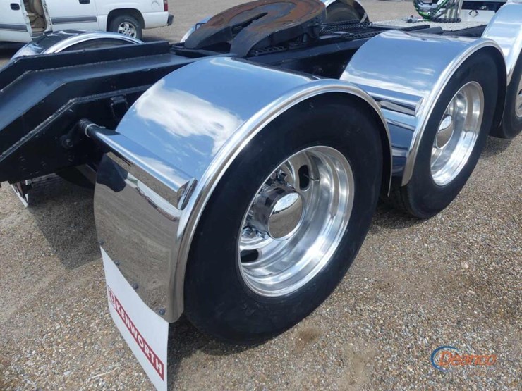2018-kenworth-w900-image-8