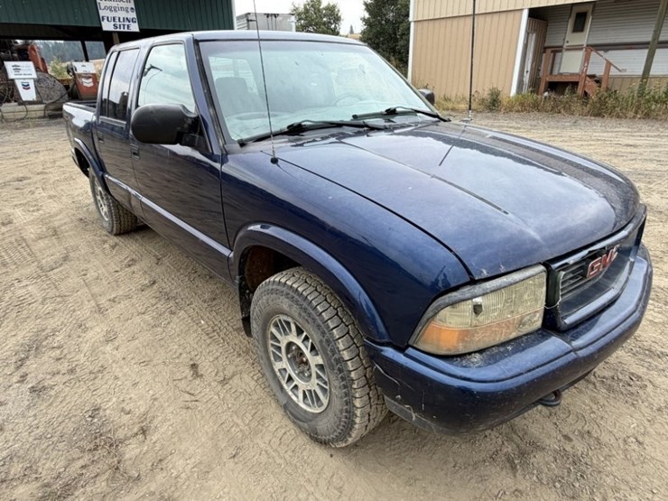 2001-gmc-sonoma-crew-cab-pickup-image-7