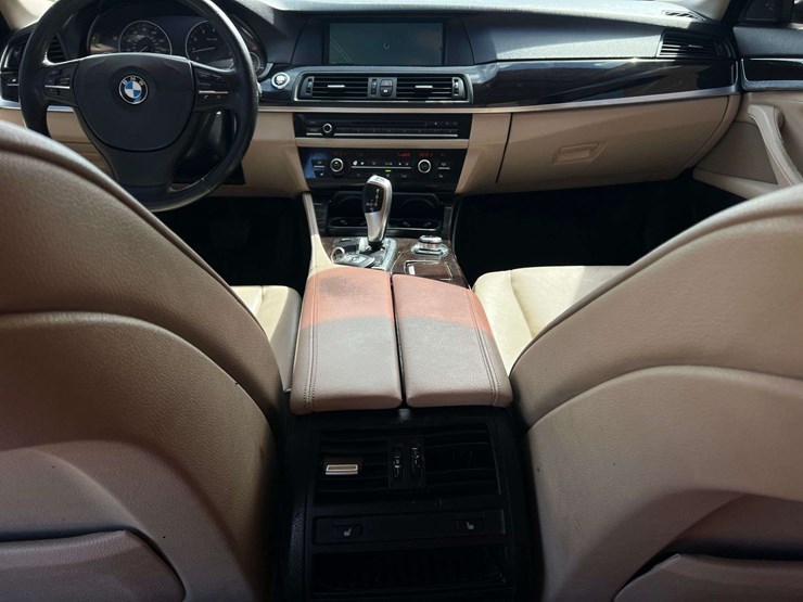 2011-bmw-550i-xdrive-(120,330-miles)-image-38