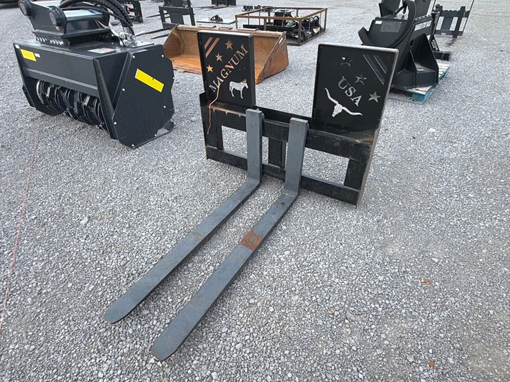#419-•-magnum-usa-pallet-forks-image-1