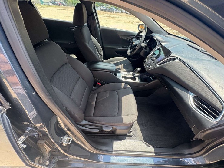 2019-chevrolet-malibu-4-door-sedan-(161,329-miles)-image-24