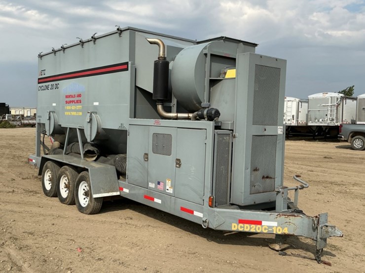 2015-john-deere-4045t-image-3
