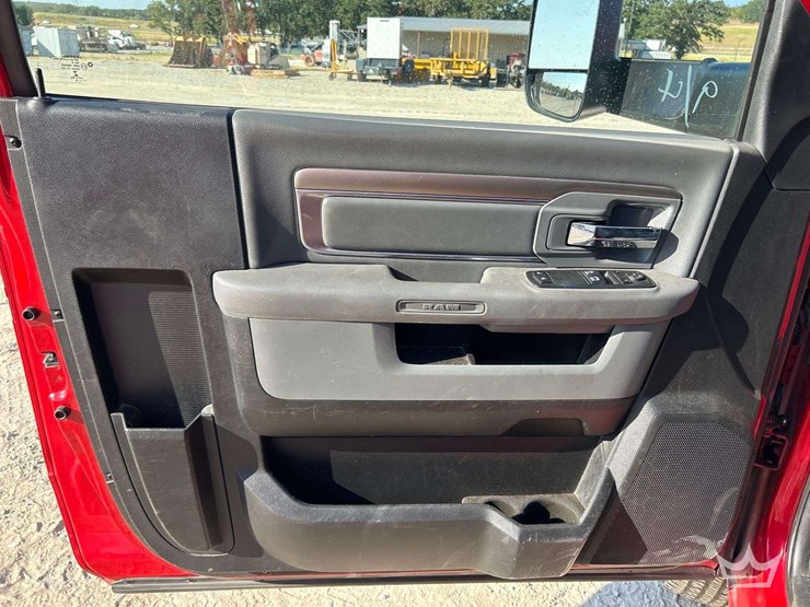 2018-dodge-3500-image-12