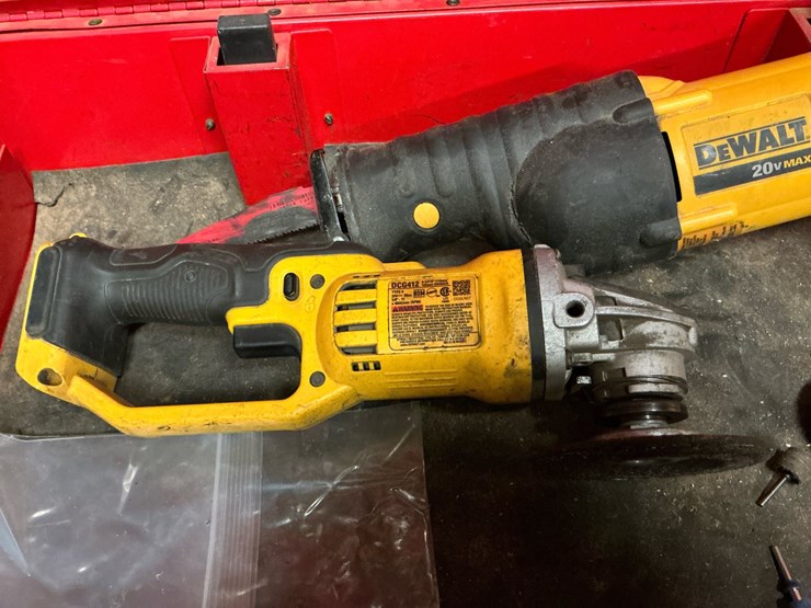 #101-•-dewalt-20v-max-power-tool-assortment-with-batteries-and-accessories-image-10