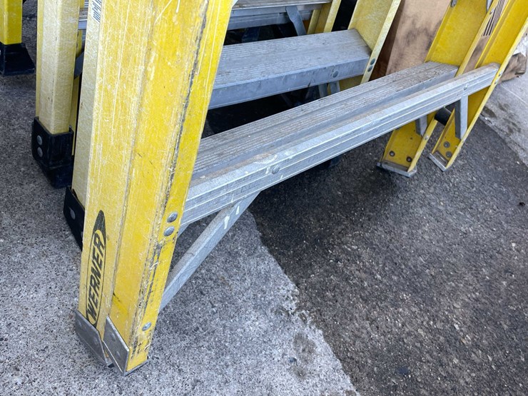 #9133-•-12'-step-ladder-(03)-image-4