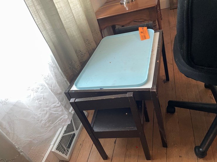 #6255-•-childrens-table-and-(2)-chairs-image-4