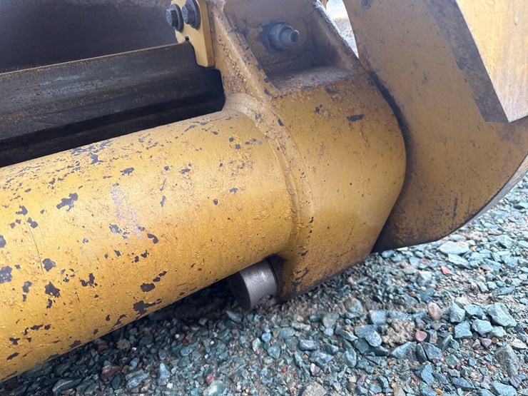 caterpillar-160m-awd-image-37