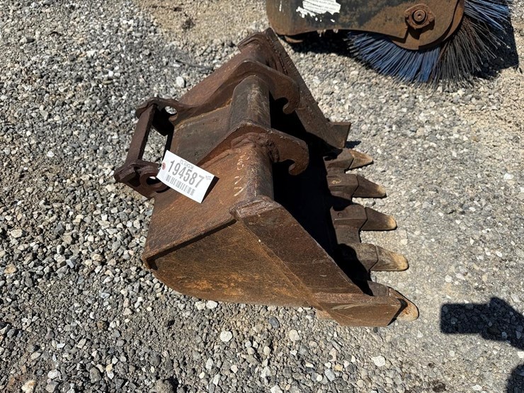 26”-excavator-bucket-image-4