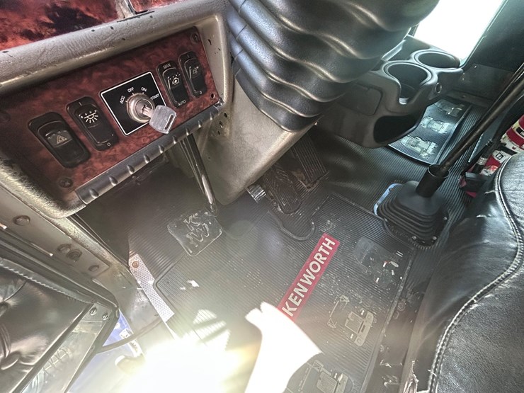 2005-kenworth-t800-image-33