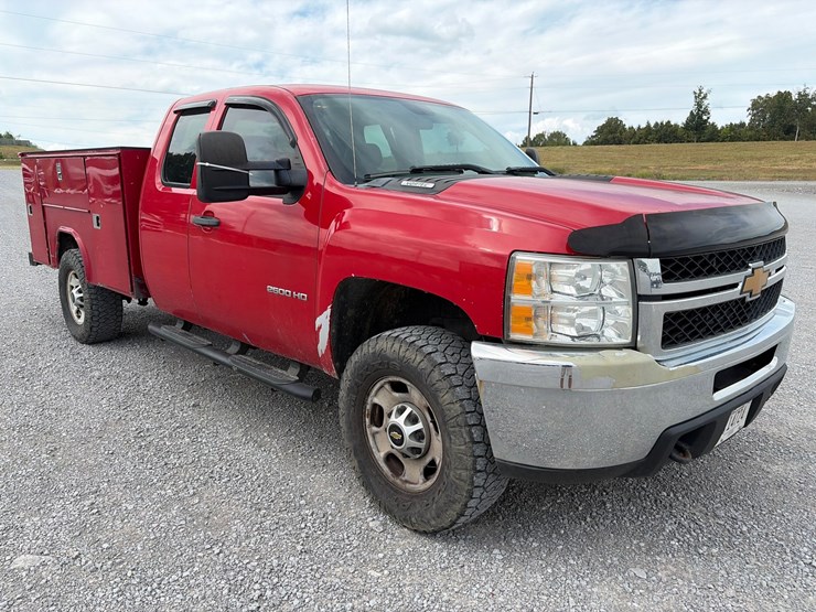 #244-•-2013-chevrolet-silverado-service-truck-image-13
