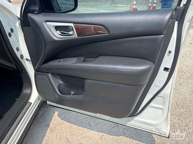 2015-nissan-pathfinder-image-27
