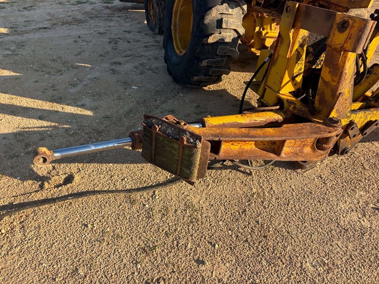deere-410d-image-12