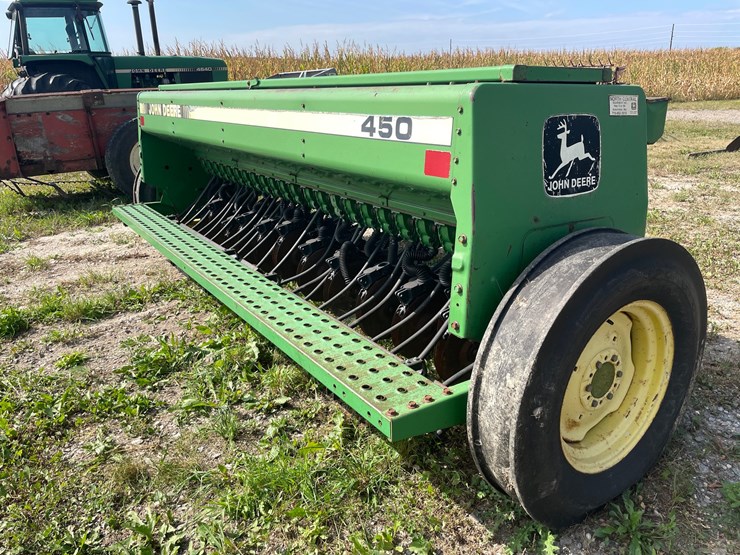 john-deere-450-image-6